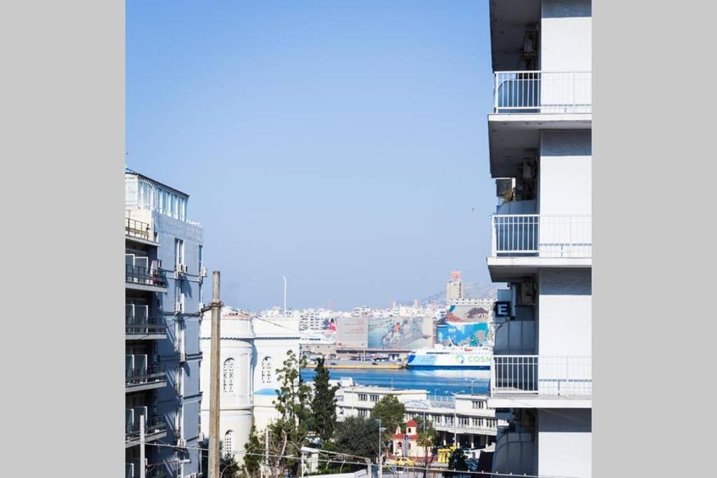 Neoclassical Apartment With 3 Bedrooms In ピレウス エクステリア 写真